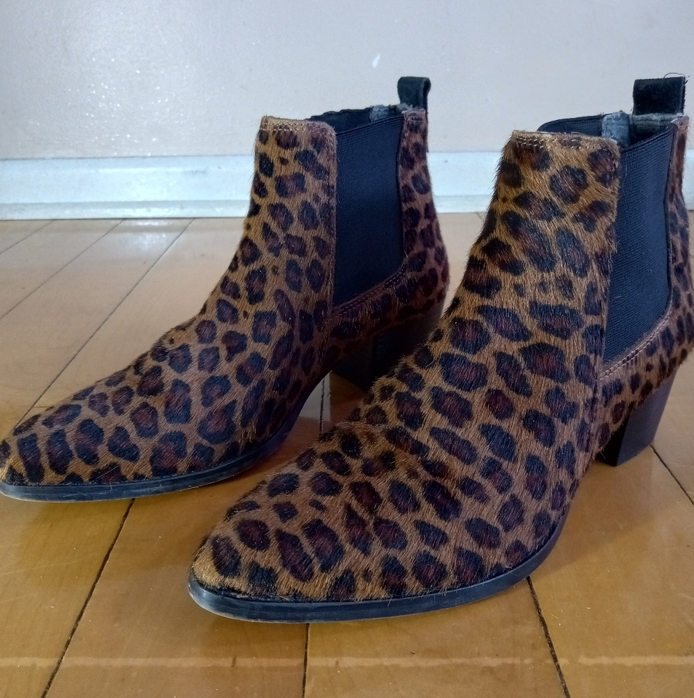 Kenneth Cole Russie Horse hair ankle booties in cheetah print women's size 7